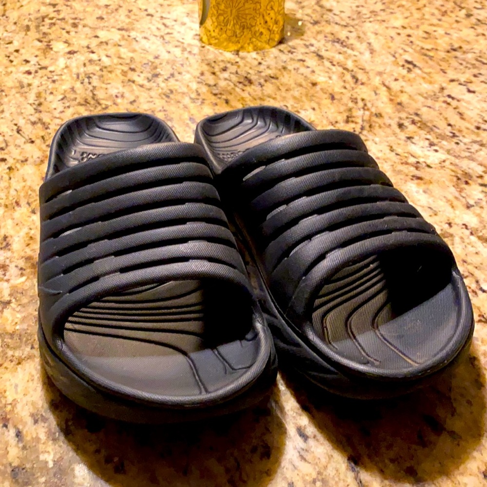 Hoka recovery slide